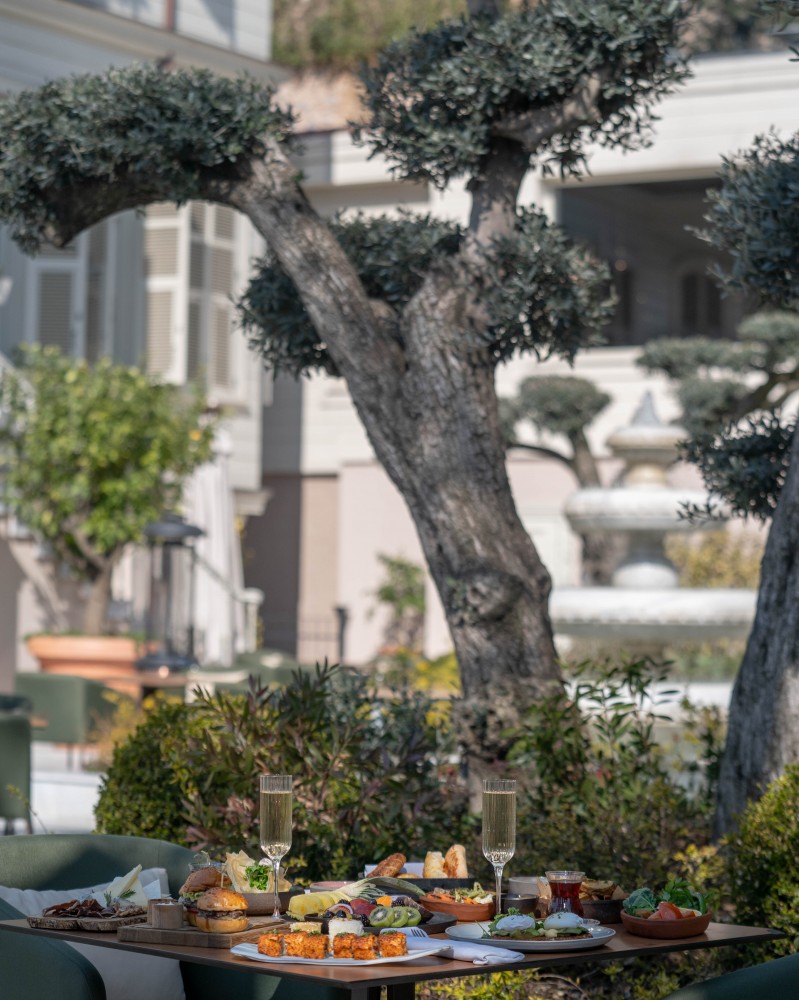 SIX SENSES KOCATAŞ MANSIONS, İSTANBUL, ANADOLU ESİNTİLERİ TAŞIYAN AVLU RESTAURANT’DA MİSAFİRLERİNİ BEKLİYOR